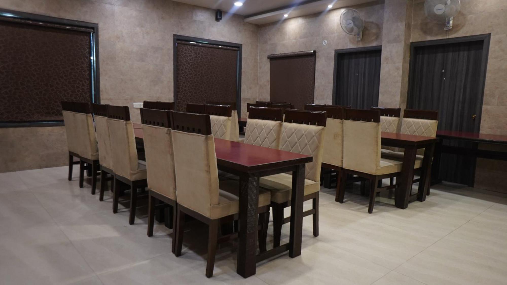 Hotel Park Regency Gorakhpur Dış mekan fotoğraf