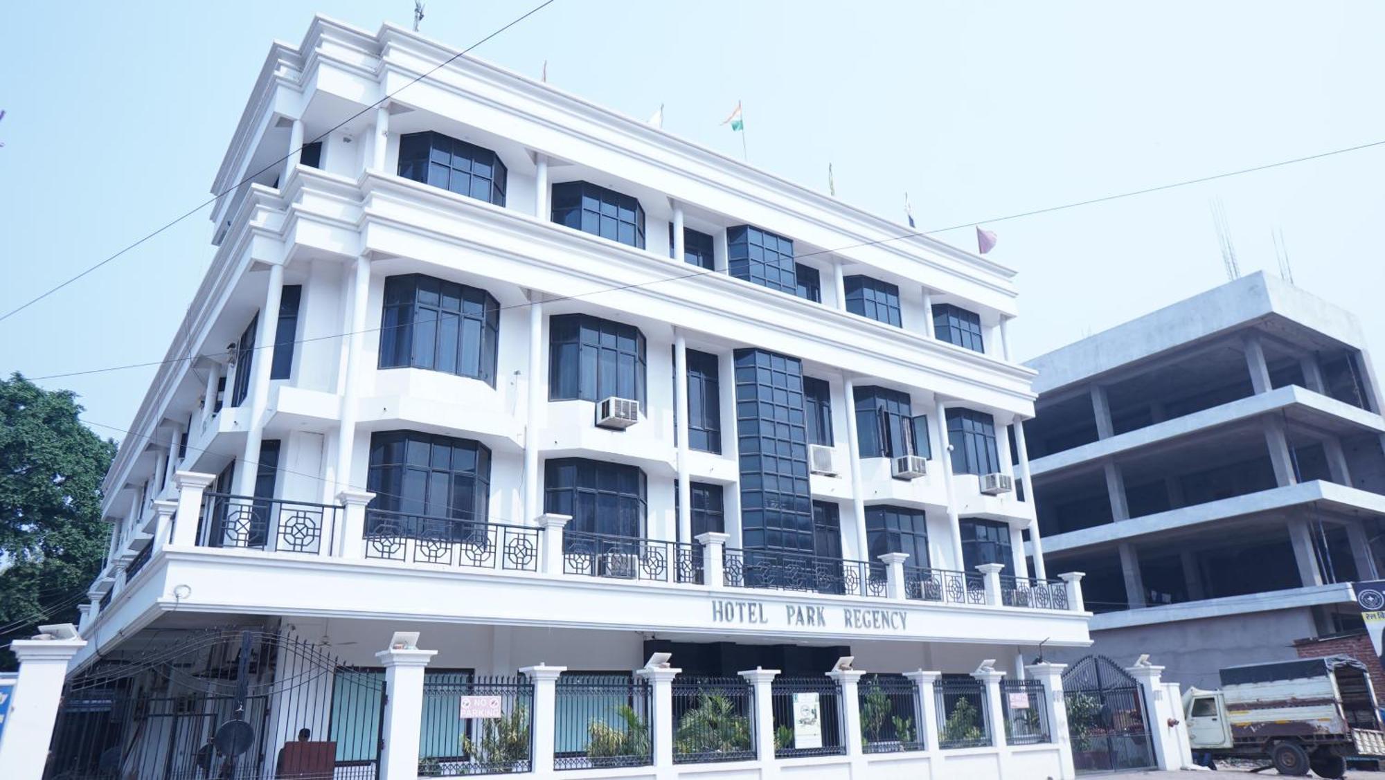Hotel Park Regency Gorakhpur Dış mekan fotoğraf